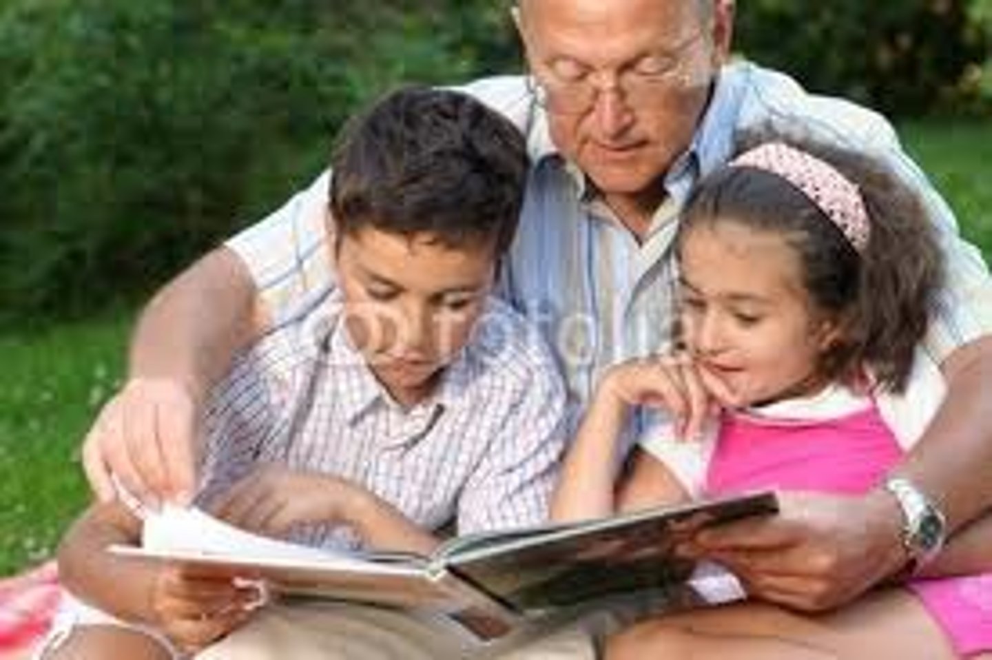<p>the grandson, the granddaughter, the grandson, the granddaughters</p>
