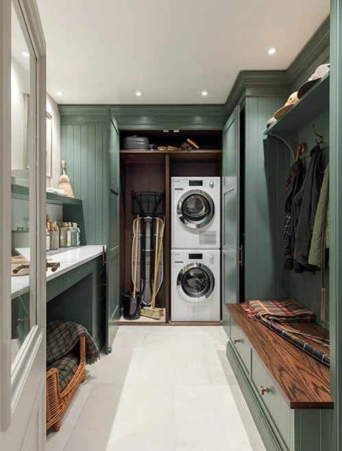 <p><span><strong>Utility room</strong></span></p><p><span><strong>/juːˈtɪl.ə.ti ˌruːm/</strong></span></p>