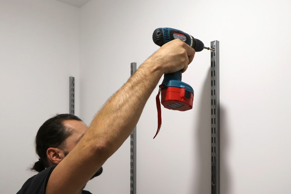 <p><strong>sağlamlaştırmak, sabitlemek</strong></p>