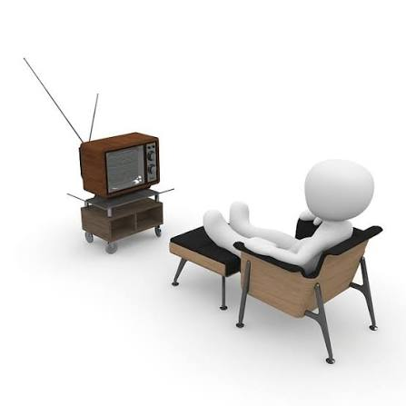 <p>tévénovellákat néz</p>