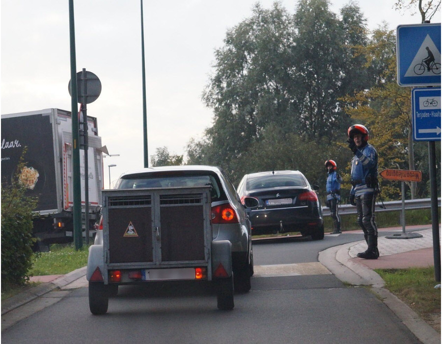 <p>Heeft het verkeer komende van rechts voorrang?</p>