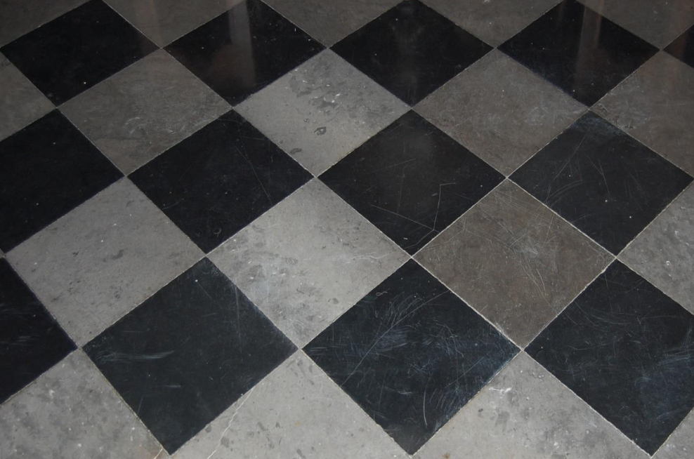 <p>sols revetus en pierre de briques, de carreaux et de ceramique = utilisee souvenet sur terrasses, en interieur de batiment </p><p></p><p>principaux types de pavements </p><ul><li><p>pavees = avec le bloq cubique de pierre (le plus populaire </p></li><li><p>dallages = de pierre/ de terre cuite dans les edifices publics </p></li><li><p>carrelages = carreaux plus petites que dalles </p></li><li><p>mosaique = pavements décoratifs</p></li></ul><p></p>