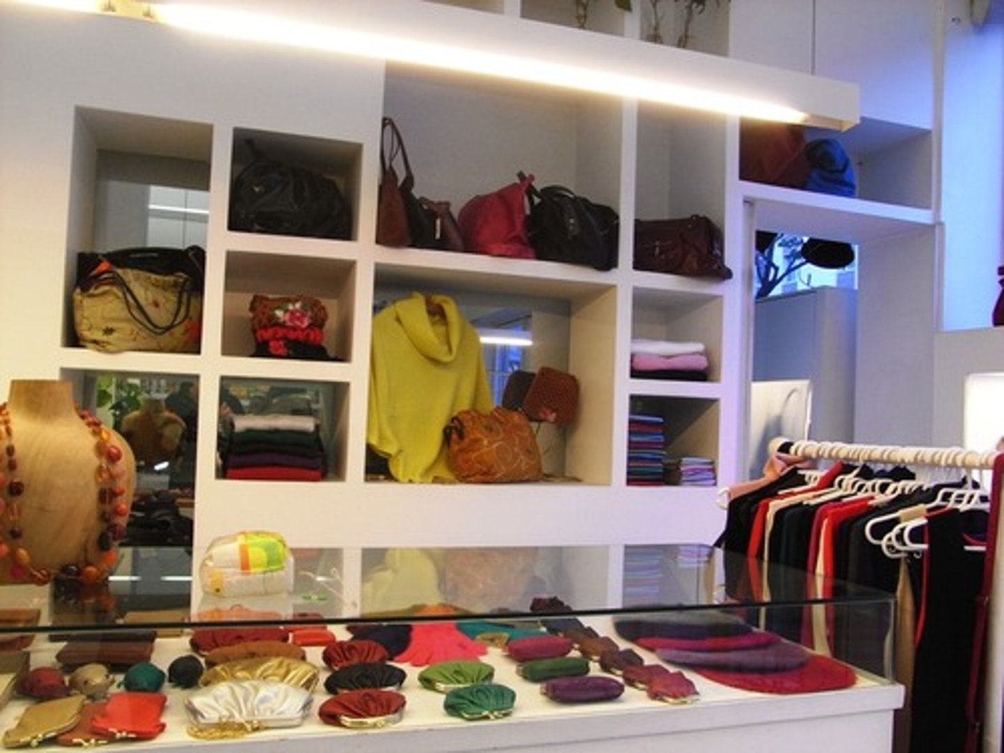 <p>compro ropa en ...</p>