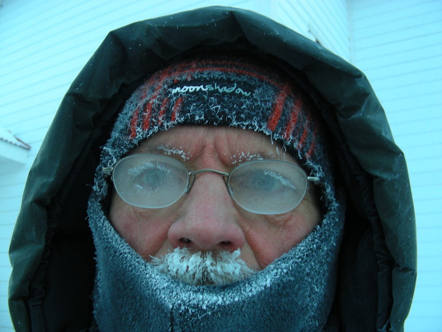 <p>(descriptive English) =verry cold, lạnh buốt</p><p>Ví dụ: It was _____ last night.</p>