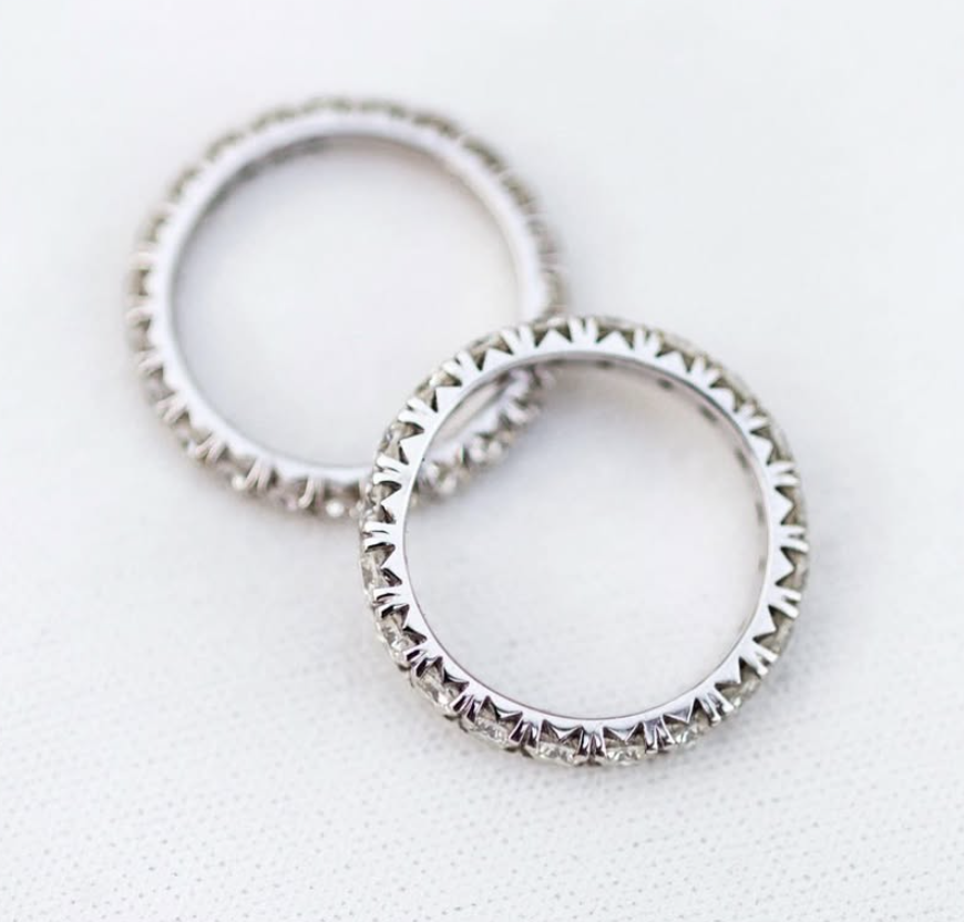 <p>Thicker french pavé band, good for rounds and asschers</p>