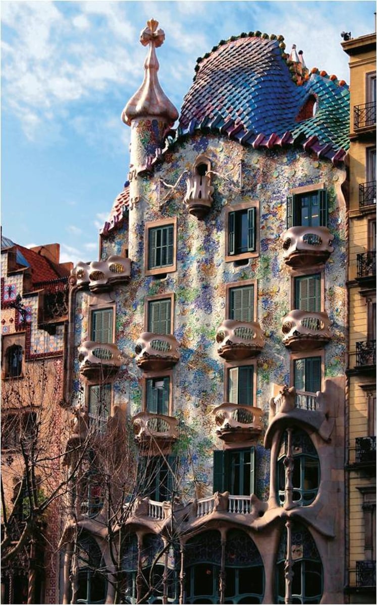 <p>was popular in the United States and Europe beginning in the 1880s, declined around 1910. This style sought to express modern ideas and used nontraditional forms in their buildings. as the first modern architectural style. It is characterized by curved, graceful lines and decorations influenced by nature including leaves, vines, peacocks, and dragonflies. Ironwork and glass were used as sculptural elements , also might contain mosaics, stained glass, and Japanese motifs. Detail was often colorful and decorative, helping bring in the new, modern era.</p>