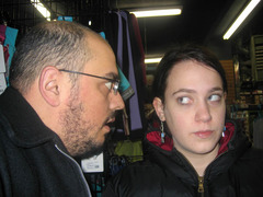 <p>дратувати</p>