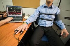 <p>polygraph (n.) /ˈpɒlɪɡrɑːf/ a machine used to try to detect lies</p>