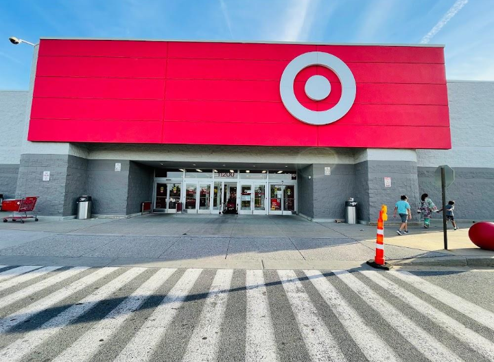 <p>Is a permanent building or large space where customers walk inside to browse products arranged on shelves or racks.</p>