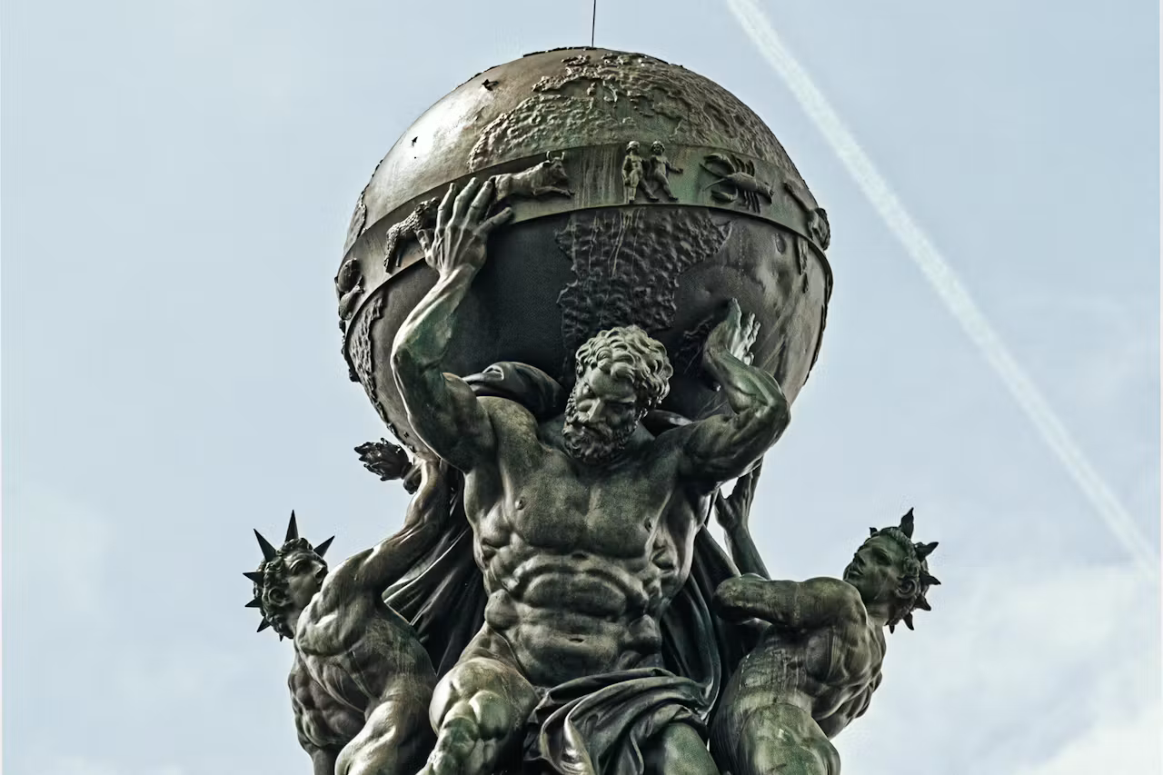 <p><span>Nadat hij samen met de overige Titanen in de Titanomachie werd verslagen door de Olympiërs, werd hij door Zeus veroordeeld om voor alle eeuwigheid het gewicht van de hemelbol op zijn schouders te dragen.</span></p>