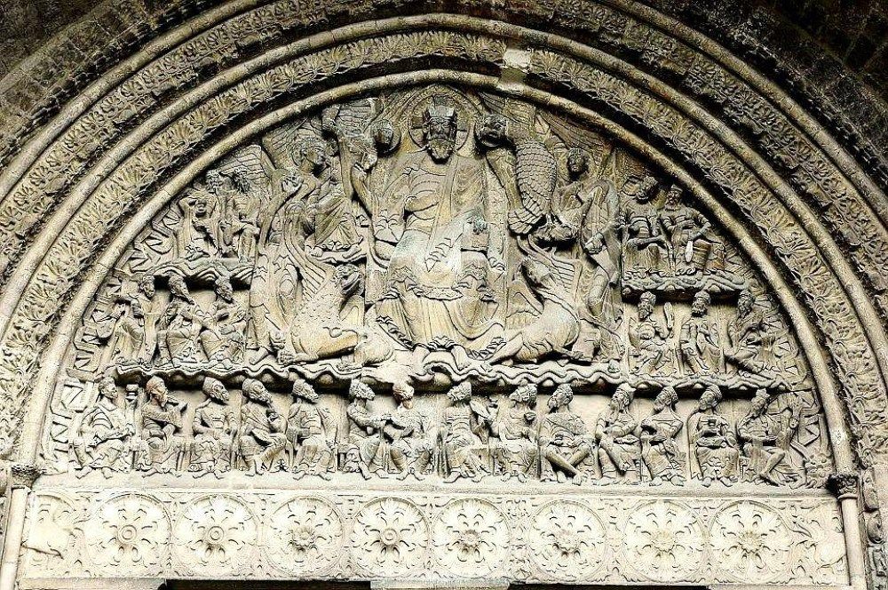 <p>The tympanum of Saint Pierre at Moissac portrays Christ in Majesty, surrounded by the symbols of the Evangelists, emphasizing the divine authority of Christ as ruler and judge in Romanesque art. </p>
