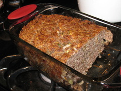 <p>dish of minced meat mixed with ingredients baked as a loaf Example: Slice the baked _____ and serve with gravy. thịt nướng dạng ổ c / u Thịt xay trộn gia vị đóng thành ổ rồi nướng chín. UK: /ˈmiːt.ləʊf/ | US: /ˈmiːt.loʊf/</p>