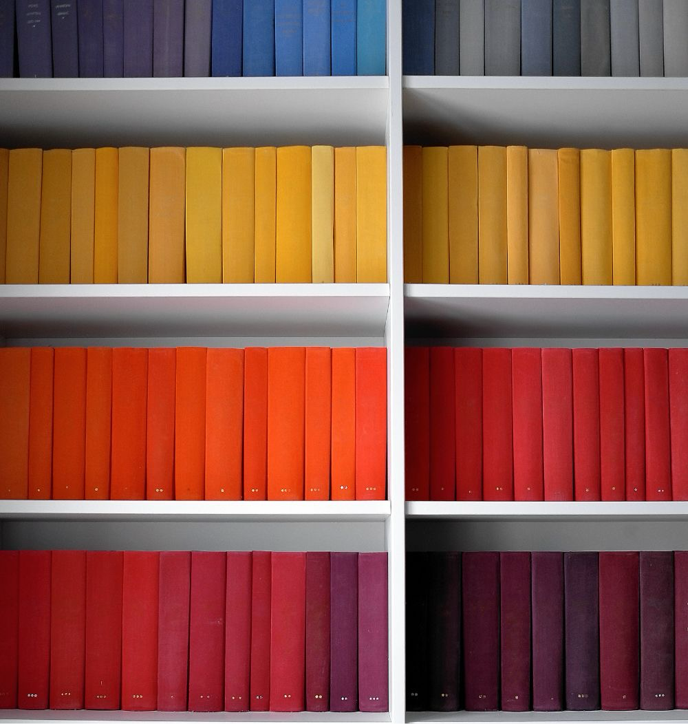 <p><span><span>The books on the shelf are </span><strong><span>neatly arranged</span></strong><span>."</span></span></p>