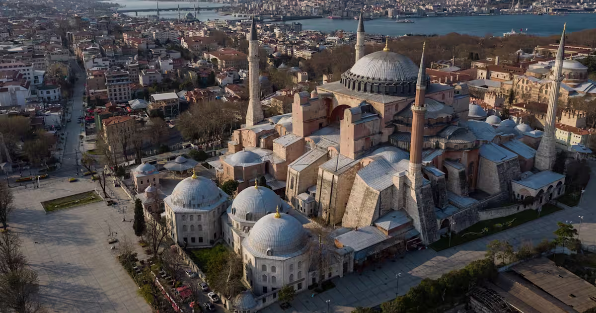 <p>what, where, which period is it from, which church typology does it show, whats the innovative element that was introduced</p>