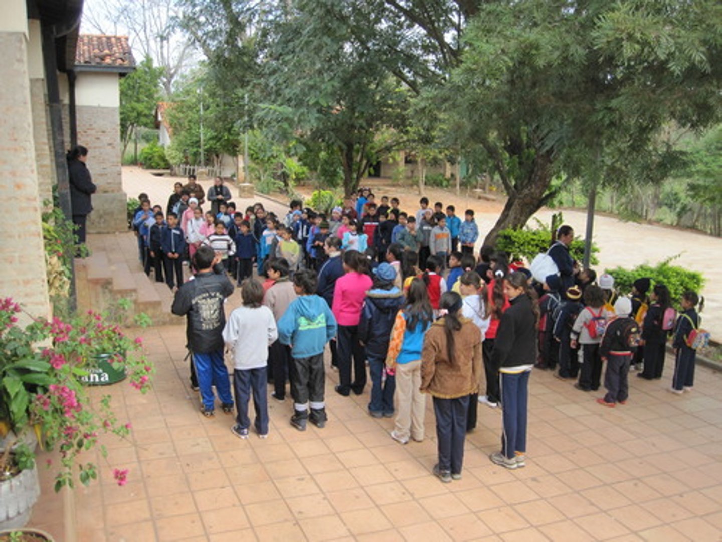 <p>To start the school day (e-ie)</p>