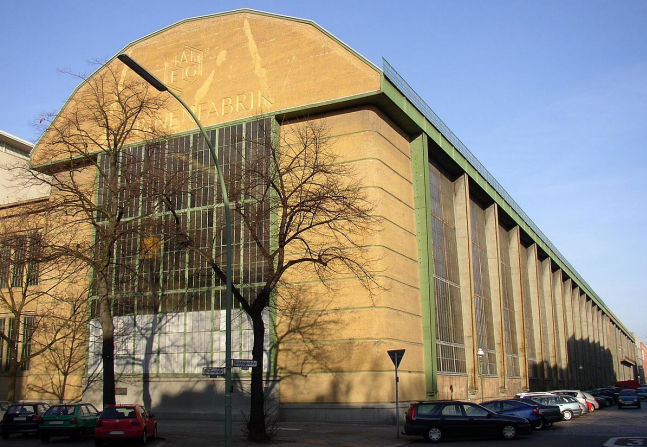 <p>This building uses hints at classical design with a pediment and exterior piers acting as columns showing off the functions of the building from the exterior. The interior piers are what held up the building and were used in parts of the manufacturing process</p>