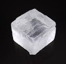 <ul><li><p>Cubic cleavage</p></li><li><p>Clear when pure</p></li><li><p>Salty taste</p></li><li><p>Can be scratched by fingernail</p></li></ul><p></p>