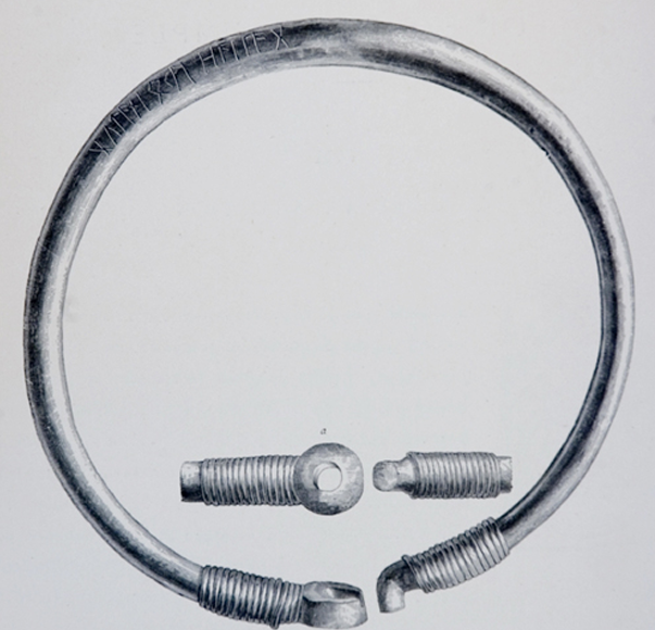 <p><span style="background-color: transparent;">22 pezzi rinvenuti all'interno di un tumulo nel 1837, ora perduti (restano disegni accurati). L'iscrizione su un anello è <em>gutaniowihailag</em> ("Dei Goti la proprietà santa sacra") (Romania, IV sec.)</span></p>