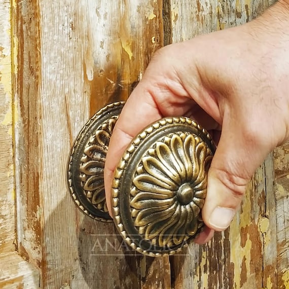 <p>knob handle</p>