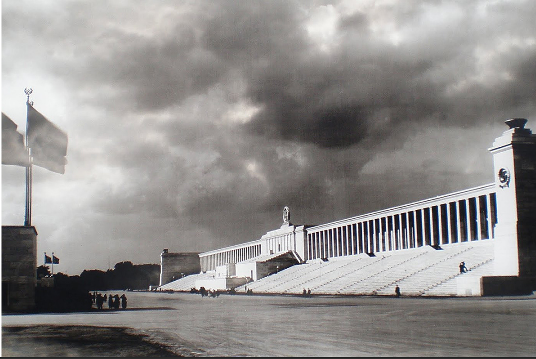 <p>Who desgiend Zeppelinfeld?</p>