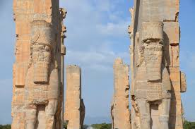 <p>Gate of all nations - palace at Persepolis (6-5th century)</p>