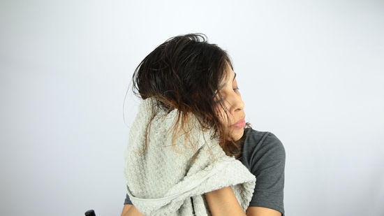 <p><span><strong><span>trocknen (Akkusativ)</span></strong></span></p><p><span><span>Nach dem Händewaschen müssen Sie die Hände gut </span><strong><span>trocknen</span></strong></span></p>