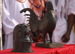 <p>A teacher uses images of Benin bronze plaques and heads to introduce the relationship between art and political power. Which statement BEST explains the original function of many Benin bronzes?</p>