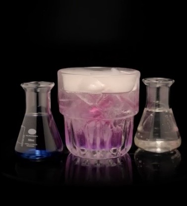 <p><strong>glass wear: </strong>rocks 2×50ml conical </p><p><strong>ice/straw:</strong> cubed/sip straw</p><p><strong>method:</strong> build</p><p><strong>garnish:</strong> dry ice : 3 pellets </p><p></p><p>magic mix 1×5ml</p><p> colour changing - 8</p><p>citric acid dilution - 2</p><p>post mix lemonade - top </p><p></p>