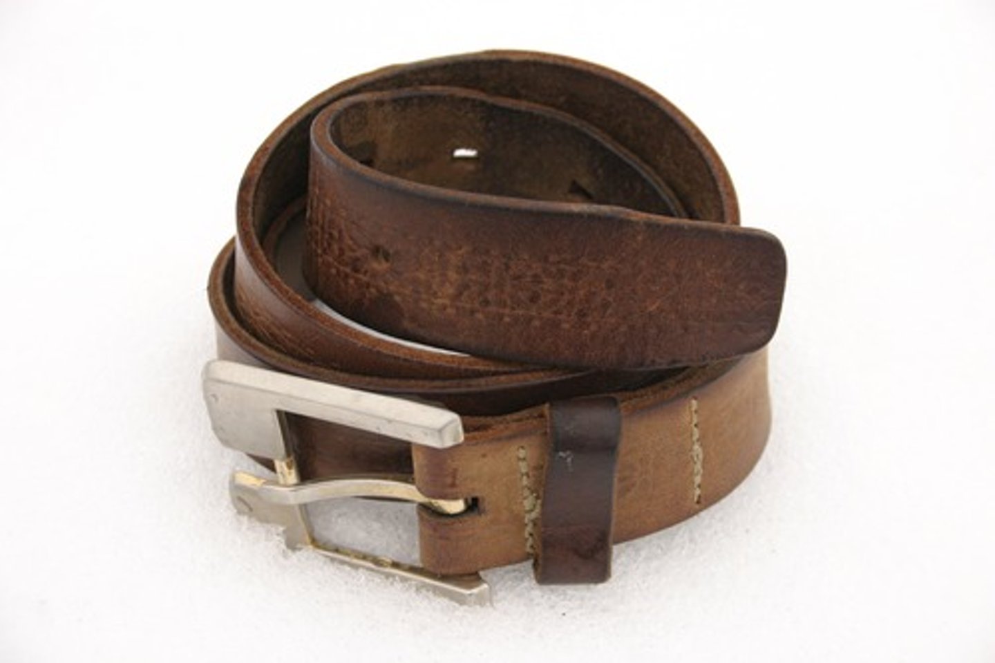 <p>belt, tie</p>