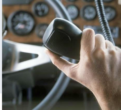 <ul><li><p>= citizen band radio </p></li><li><p>= walkie talkie voor korte afstand → push-to-talk radio </p></li><li><p>voordelen:</p><ul><li><p>goedkoop </p></li><li><p>eenvoudig</p></li><li><p>geen kostprijs/minuut</p></li></ul></li><li><p>nadelen:</p><ul><li><p>geen privacy</p></li><li><p>korte afstanden</p></li></ul></li></ul><p></p>