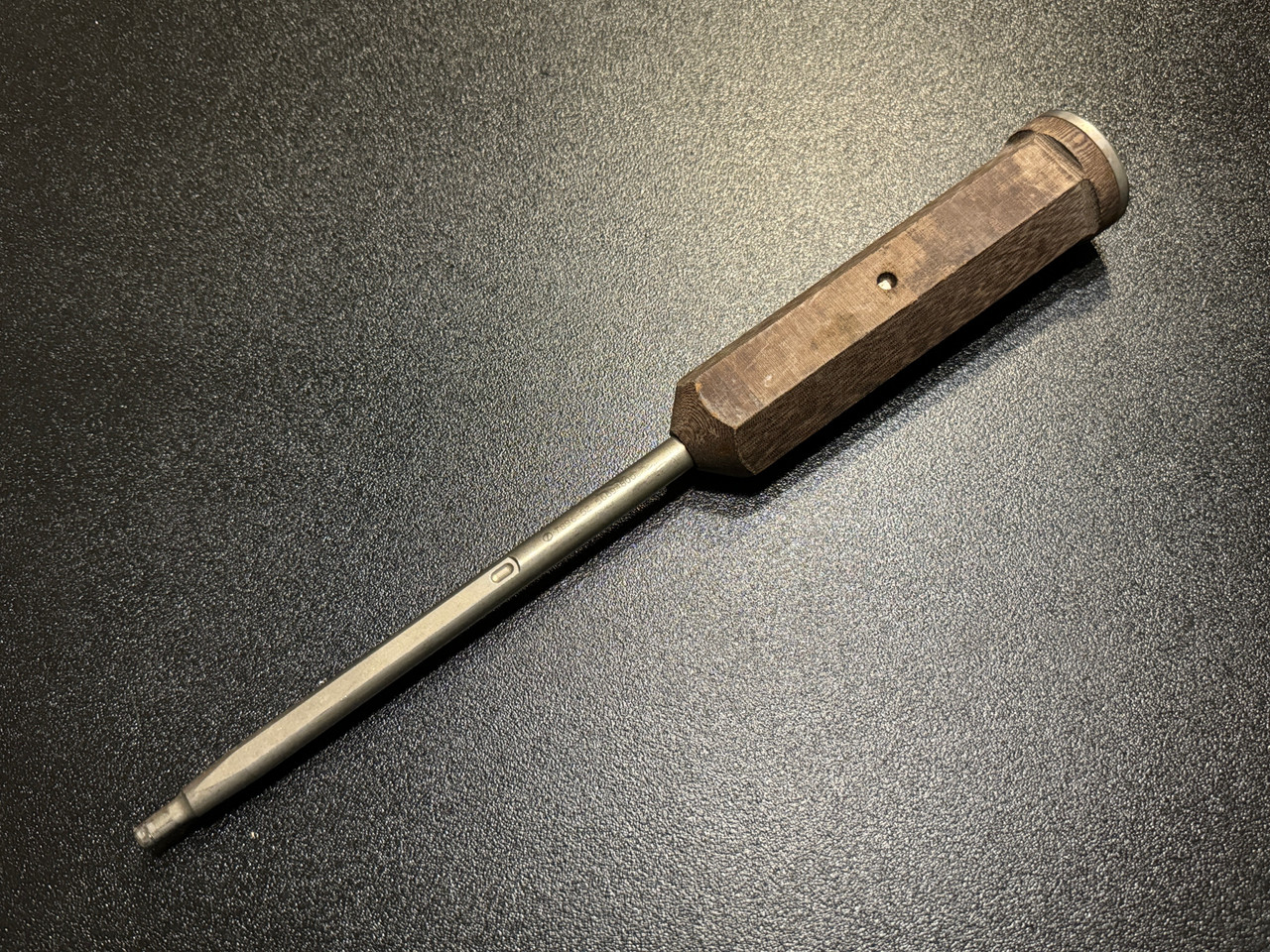 <p>Impacts the real femoral stem with the mallet.</p>