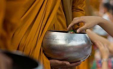 <p><span><span>It means sharing our good deeds with others and inspiring ourselves to keep doing good. [Nghĩa là chia sẻ những việc tốt lành của mình với người khác và giúp khích lệ bản thân tiếp tục làm điều tốt.]</span></span></p>