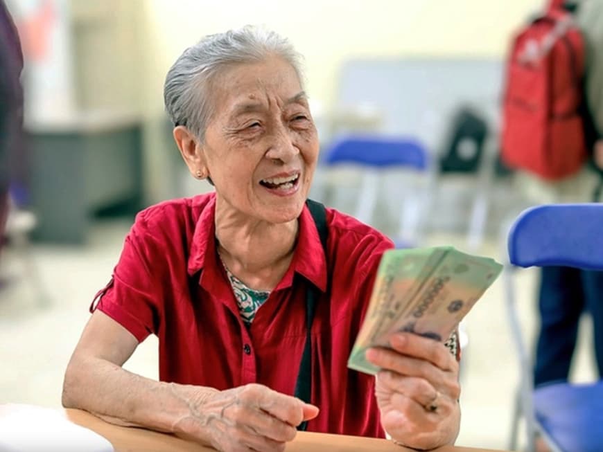 <p>retire (v) <span>/rɪˈtaɪə(r)/</span></p>