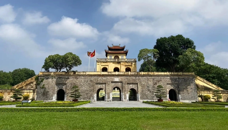 <p>tangible cultural heritage [<span><span>ˈtændʒəbl ˈkʌltʃərəl ˈherɪtɪdʒ]</span></span></p>