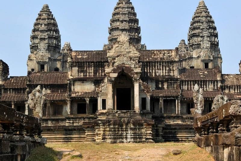 <p>A 12th-century temple complex in Cambodia known for its scale, symmetry, and religious significance.</p>