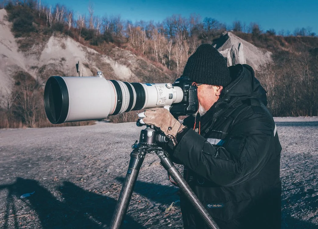 <p>(85-100mm+)</p><ul><li><p>Magnifies distant subjects</p></li><li><p>Good for wildlife &amp; sports</p></li></ul><p></p>