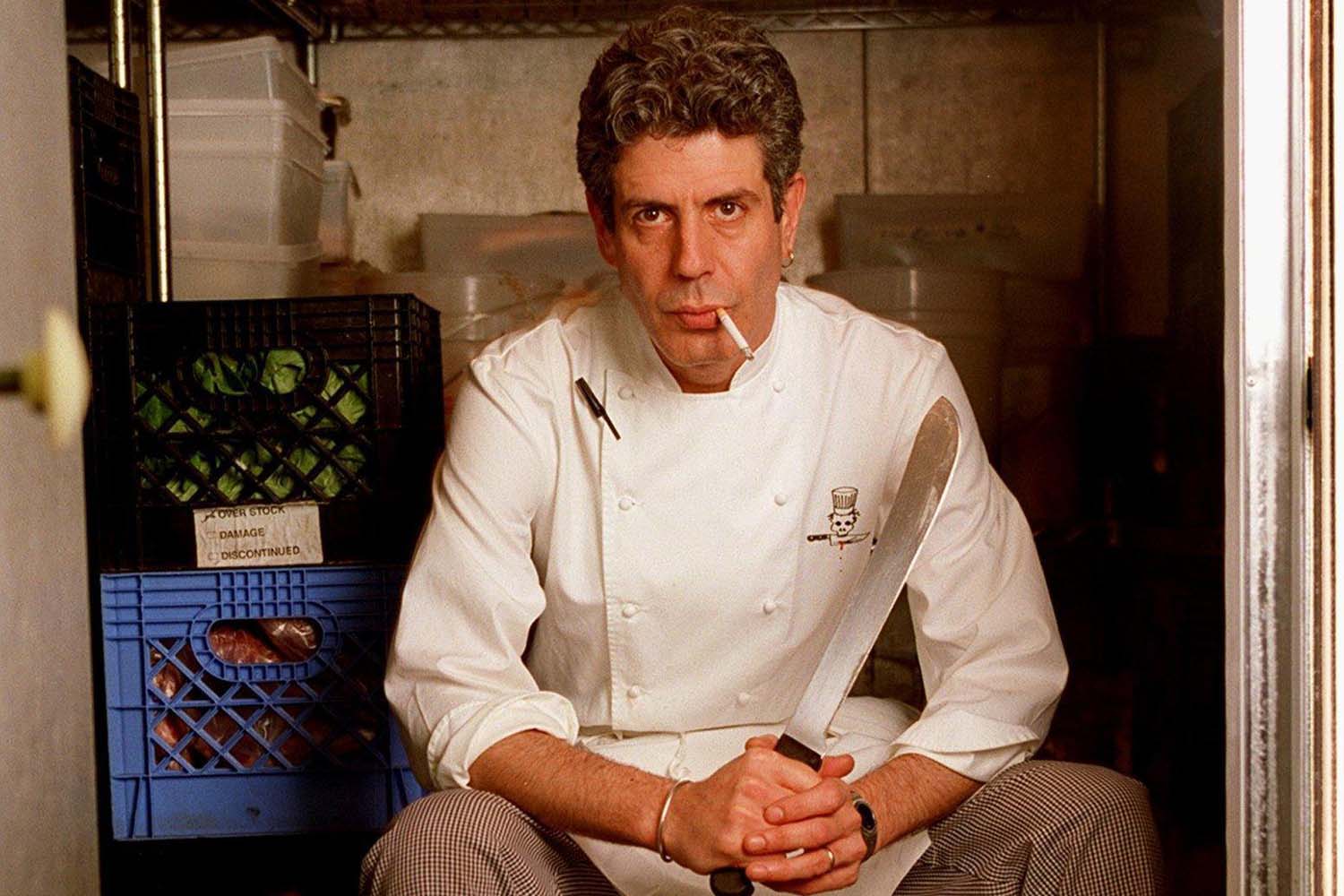<p>cook; Anthony Bourdain es un cocinero.</p>