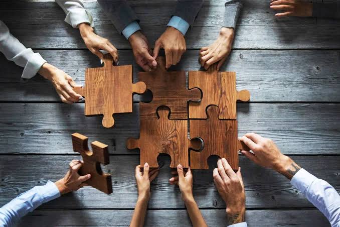 <p>Collaborative (adj)</p>