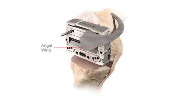 <p>Thin blade that checks the 4-in-1 block is the right size and position before cutting.</p>