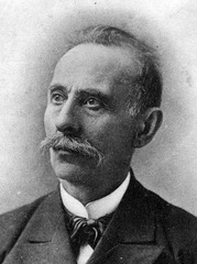 <p>Великий кримськотатарський та тюркський просвітитель, письменник, педагог, культурний та громадсько-політичний діяч. Засновник пантюркізму. Був відомий як пропагандист сучасних ідей серед кримських татар та загалом тюркомусульманського світу, модернізатор їхньої традиційної ісламської культури. Заклав основи сучасної турецької мови.</p>