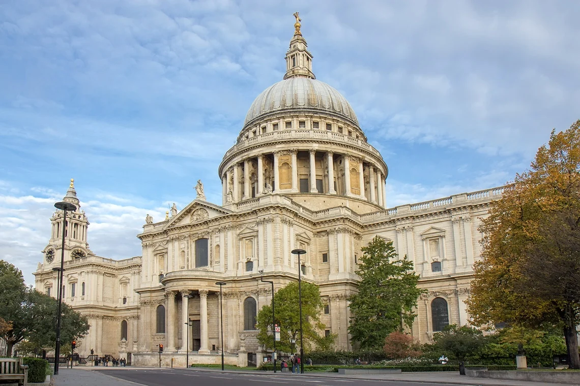 <p>Christopher Wren: St Paul's Cathedral, London and Pantheon, Rome (118-125 AD)</p>