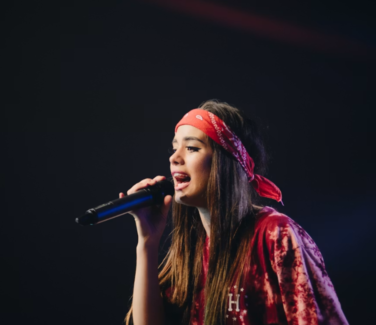 <p>Singer</p>
