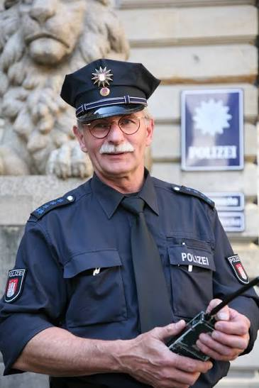 <p>police</p>