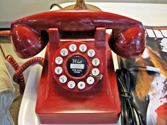 <p>Where is the telephone?</p>