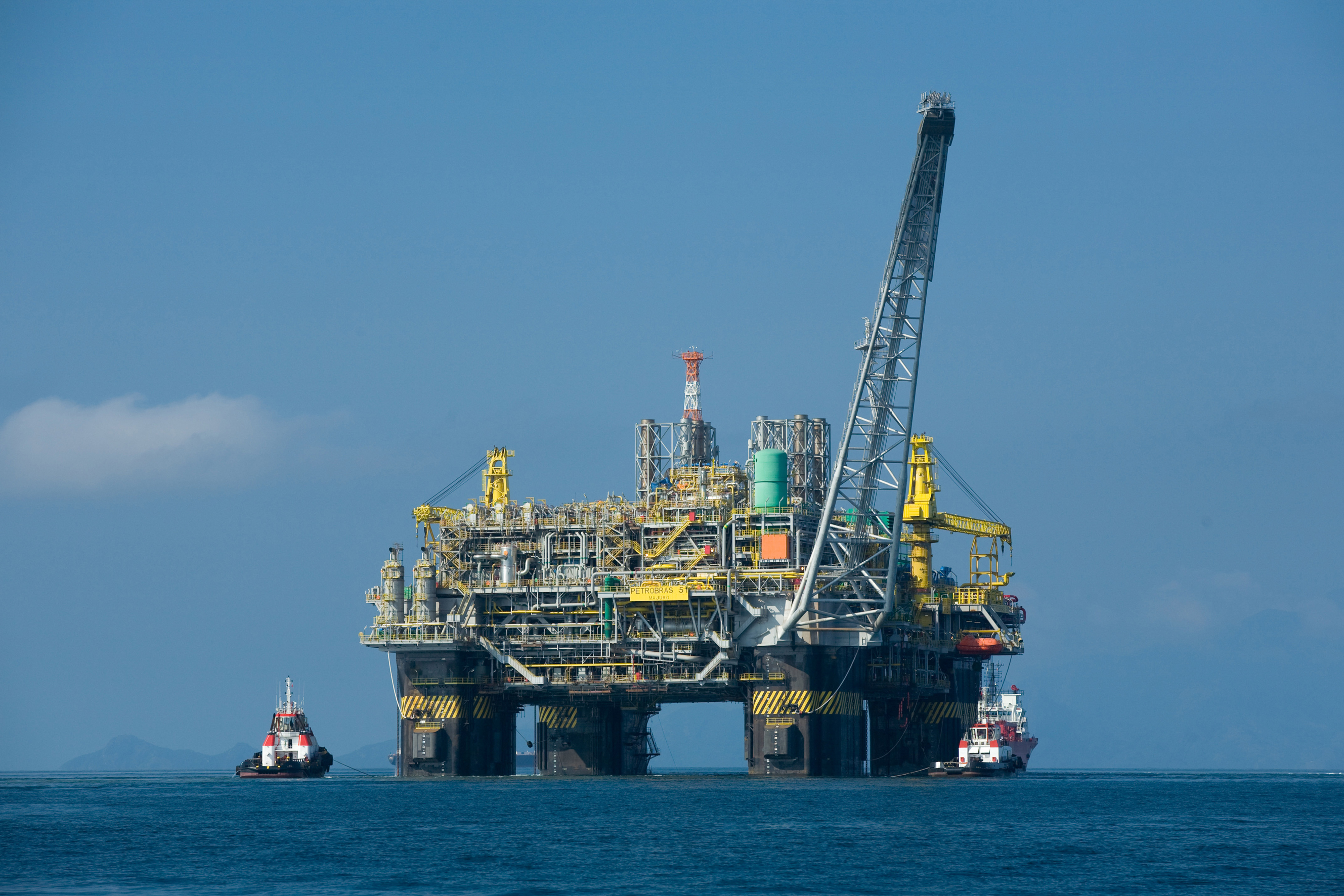 <p><strong>Drilling rig</strong></p>