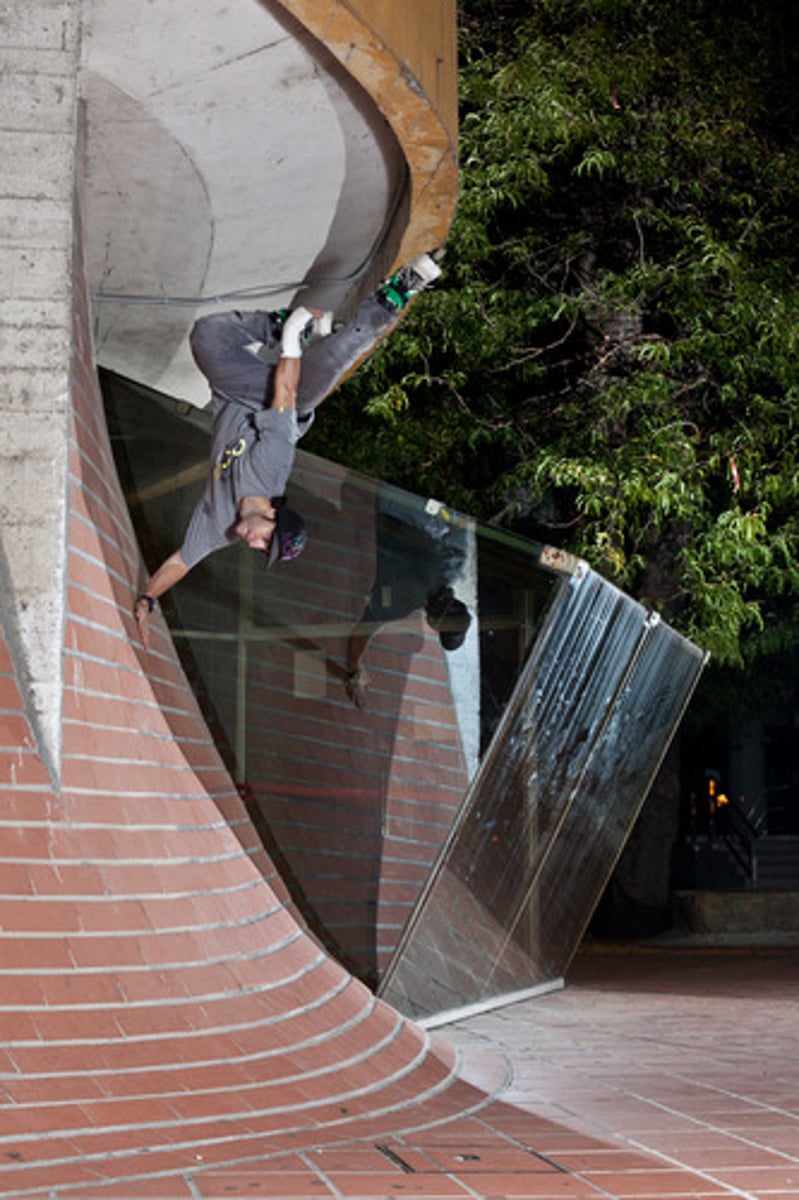 <p>skating</p>