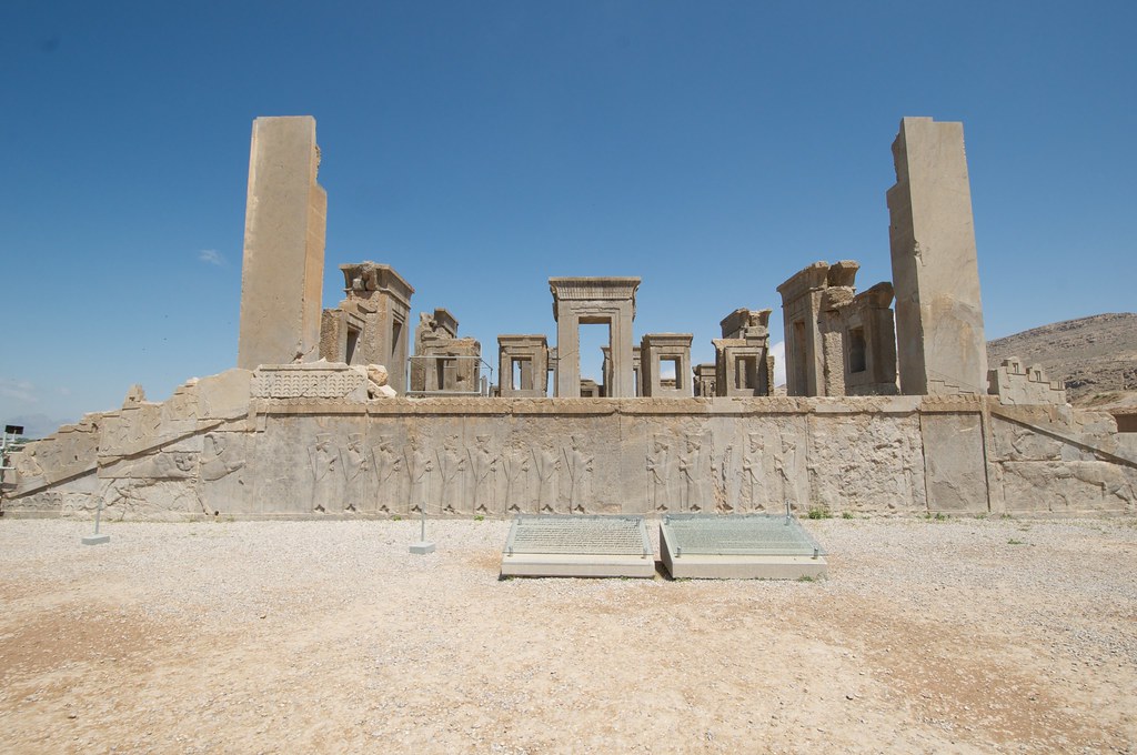 <p>translates to “winter palace” in Old Persian, and refers to the personal private palace of Darius the Great</p><ul><li><p>located in Persepolis</p></li></ul><p></p>