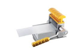 <p>supply; plate used to place the skin graft to feed into the mesher</p>