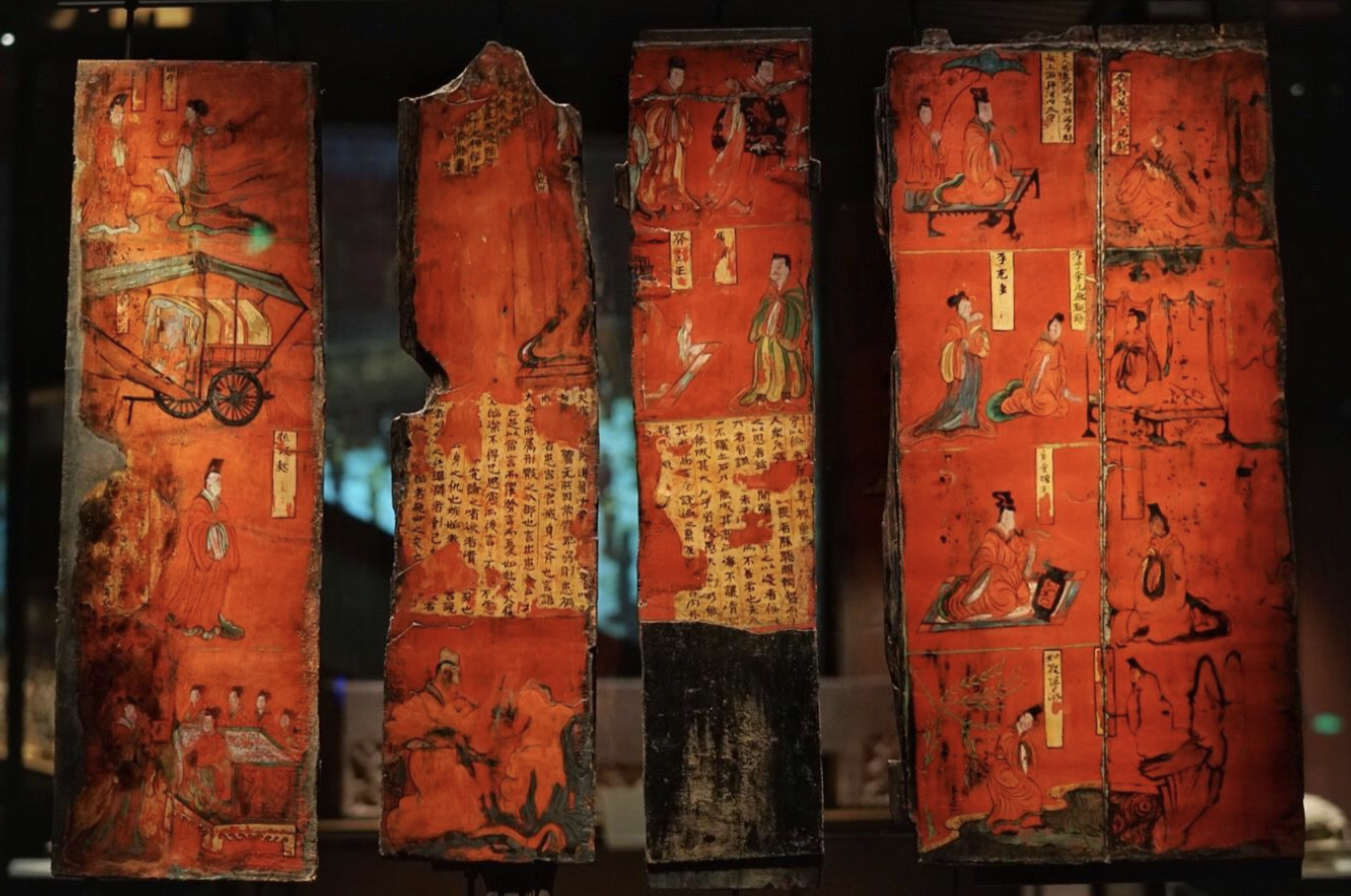 <p>Section of a painted screen (in Sima Jinlong tomb)</p>