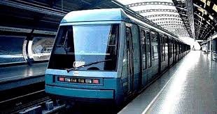 <p>metro (n) <span>/ˈmetrəʊ/</span></p>